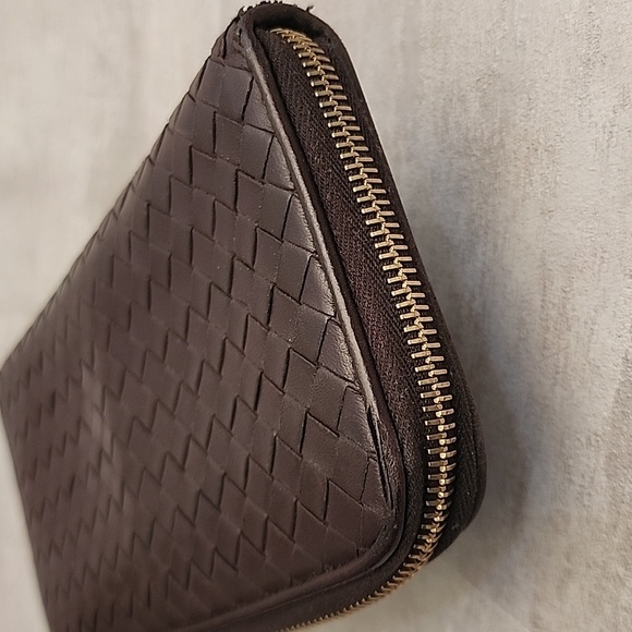 Bottega Veneta Round Long Wallet Intrecciato Dark Brown Leather Zippy Wallet! - Picture 6 of 16